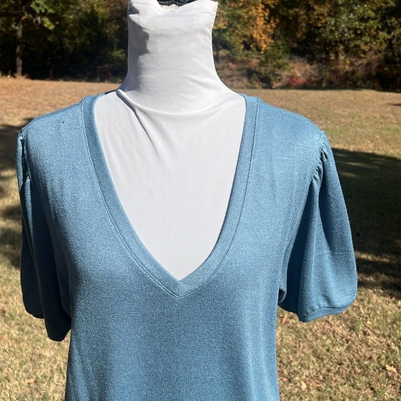 NWOT MOD REF V-NECK BLOUSE - Picture 2 of 4